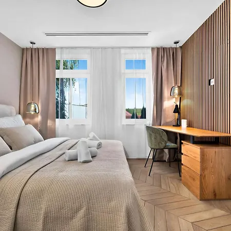 Designer Flagship For 6 - By Presidential Palace Apartman