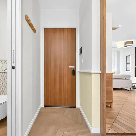 Designer Flagship For 6 - By Presidential Palace Apartman