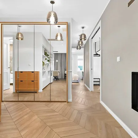 Designer Flagship For 6 - By Presidential Palace Apartman